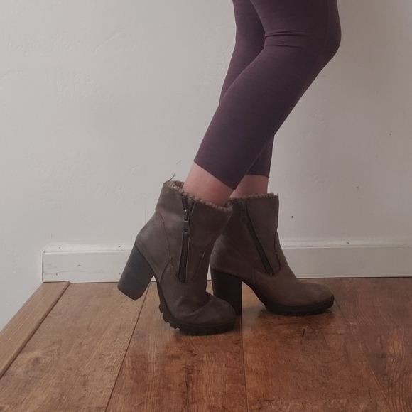 BROWN Fold Over Booties Size 8 - Picture 5 of 7